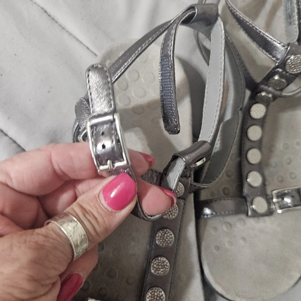 Vionic Sandals - Picture 4 of 14